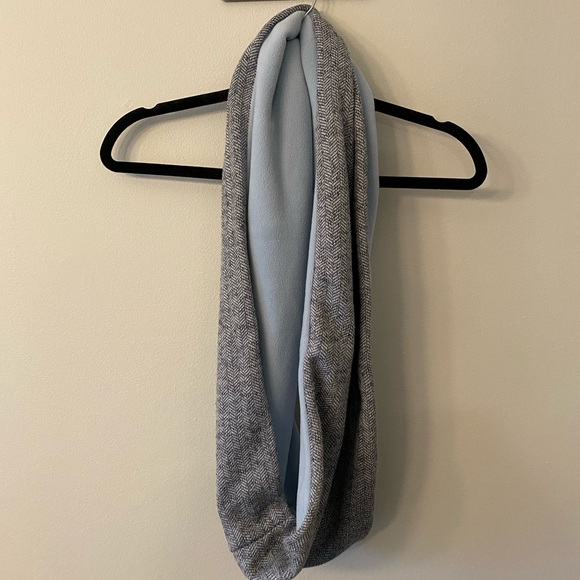 Columbia Fleece Infiniti Scarf - Picture 2 of 7